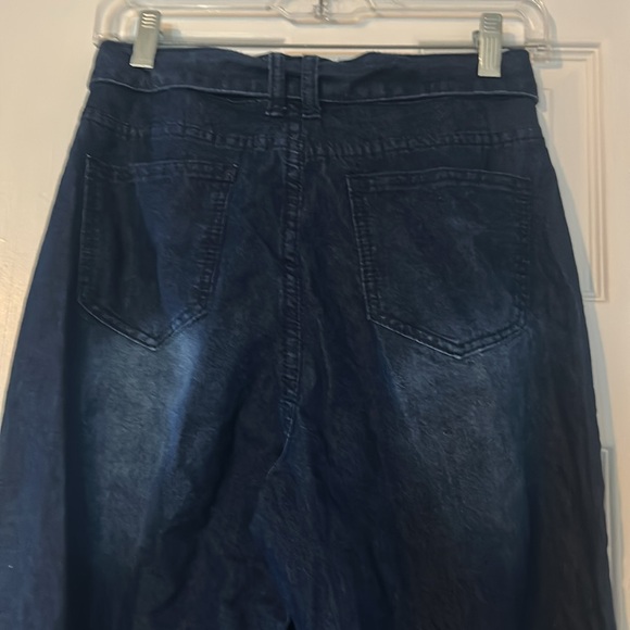 Light weight Blue Denim Belted Wide Leg Jean - Picture 6 of 8